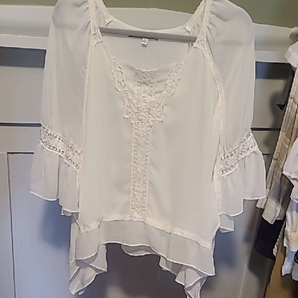 Jennifer Lopez Elegant White Blouse with Lace Details
